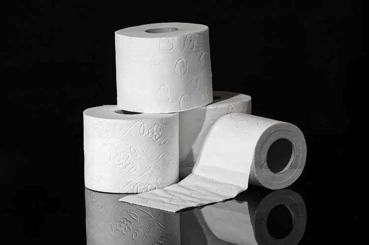 WC-paperirullia symboloimassa perusturvallisuutta